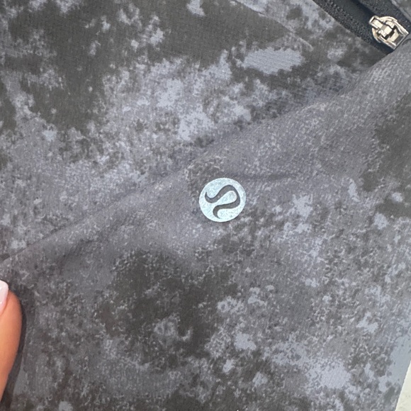 lululemon men’s License to Train Linerless Short 7"
Textured size XL NWOT - Picture 3 of 5